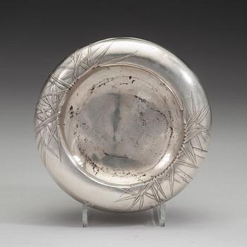 A Japanese silver bowl, early 20th Century.
