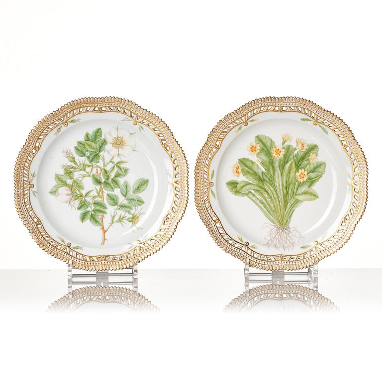 A set of 12 Royal Copenhagen 'Flora Danica' plates, Denmark, 20th Century.