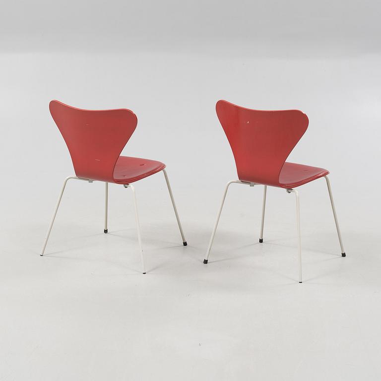 Four "Seven" chairs, designed by Arne Jacobsen for Fritz Hansen, 1995.