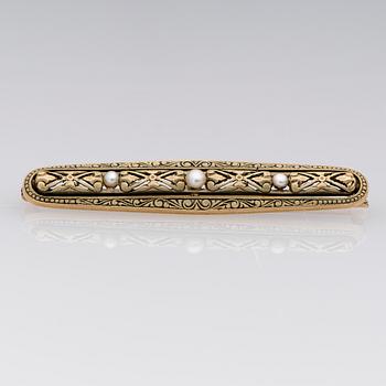 A BROOCH, 14K gold, pearls. Carl Ulrik Bergström, Helsinki 1920s.