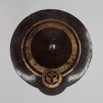 HJÄLM, "Jinghasa", lackat trä. Japan 1800-talets början.