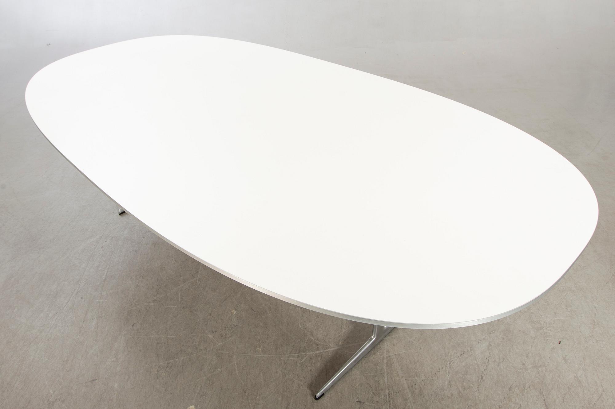 Bruno Mathsson & Piet Hein, bord "Superelips" för Fritz Hansen, licenstillverkat i Sverige 2007.