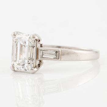 A platinum ring with an emerald-cut diamond 2.31 ct.