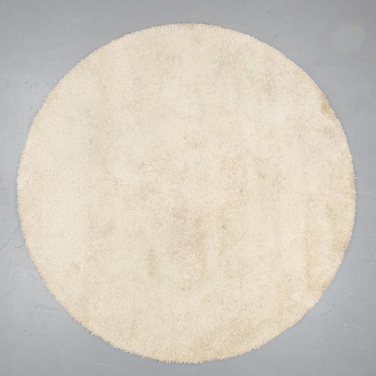 GUNILLA LAGERHEM ULLBERG, A CARPET, "Moss 1", circular, Kasthall, ca 248,5 in diameter.