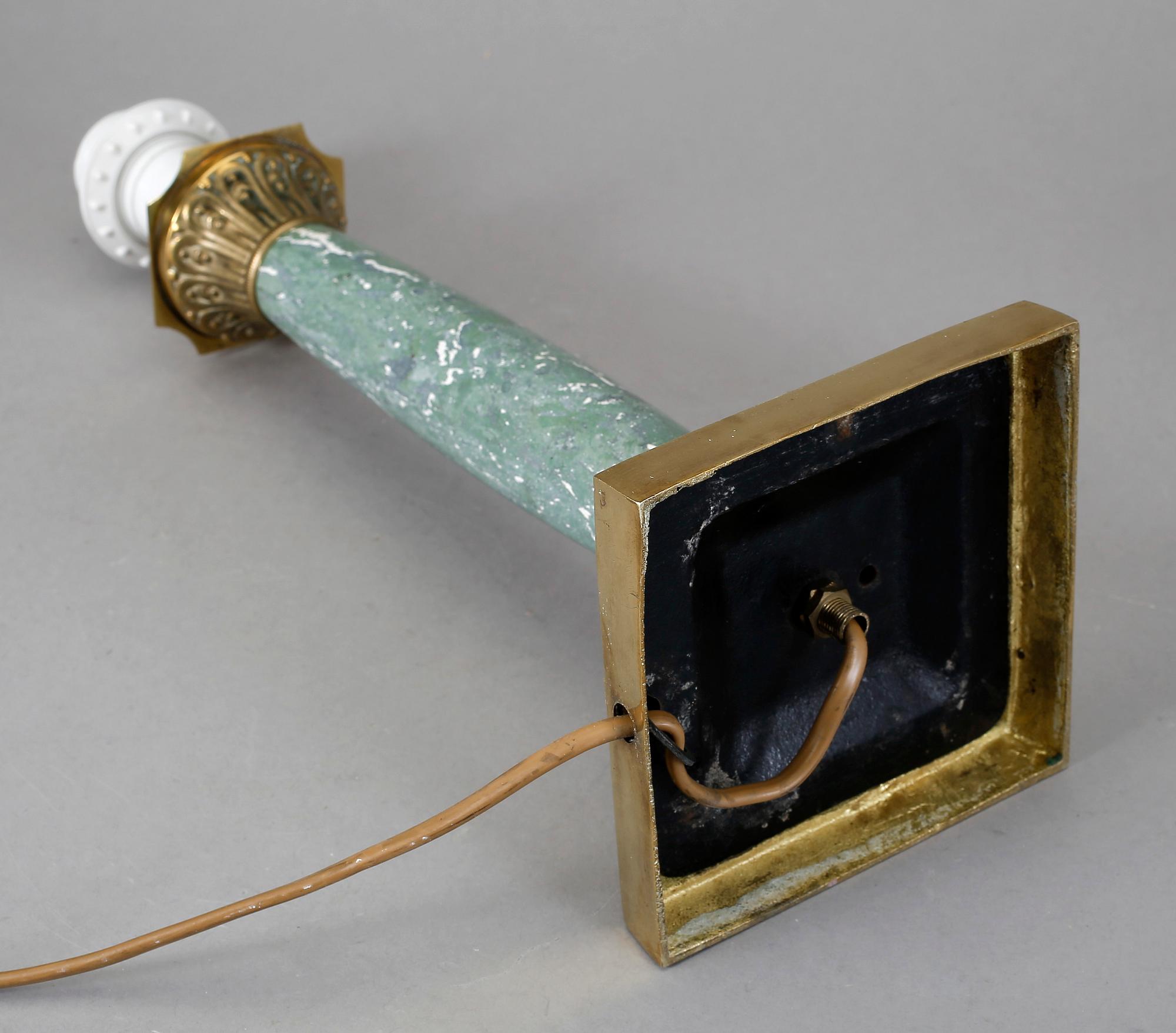 BORDSLAMPA, mässing, marmor, 1910-tal.