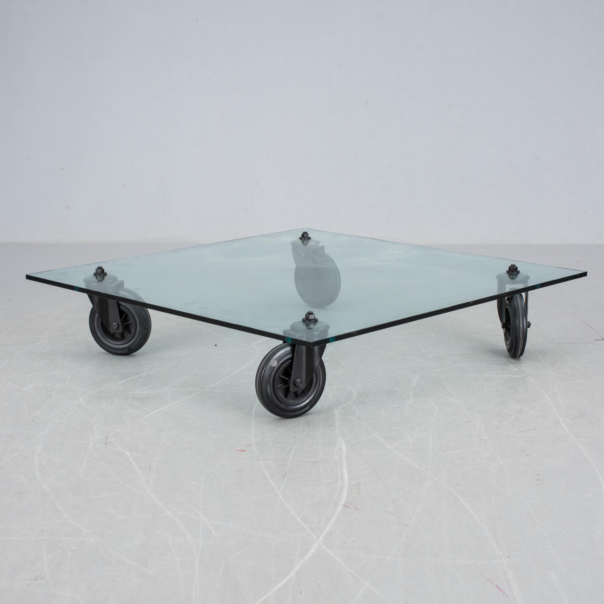 SOFFBORD, "Tavolo con Ruote", Gae Aulenti, Fontana Arte, Italien, etsad signering, formgivet 1980.