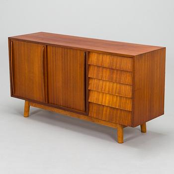 Skänk / sideboard, tillverkare TJ Kumpulainen, 1900-talets mitt.