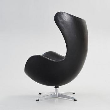 An Arne Jacobsen black leather 'Egg Chair', Fritz Hansen, Denmark 1964.