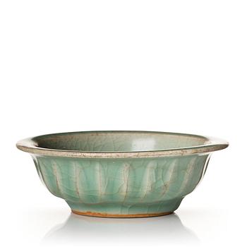 879. A celadon glazed double fish bowl, Yuan dynasty.