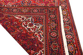 A Heriz carpet, c. 303 x 203 cm.