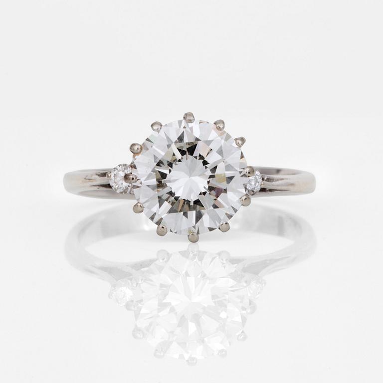 A diamond, circa 2.70 cts, ring.