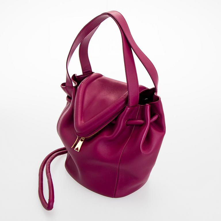 Bottega Veneta, a "Beak" bag.