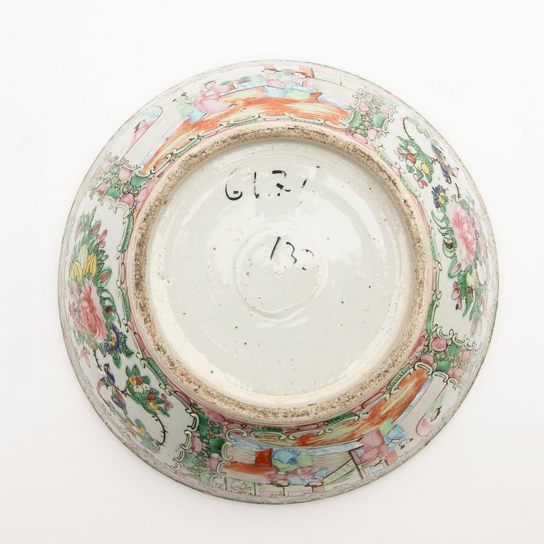 Bowl and cover urn, China, Canton, 18th/20th century.