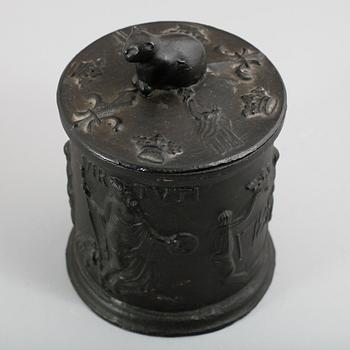 TOBAKSBURK, gjutjärn, Hällefors, daterad 1788.
