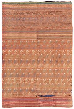 949. An antique Chinese silk brocade panel, Qing dynasty, 19th century.
