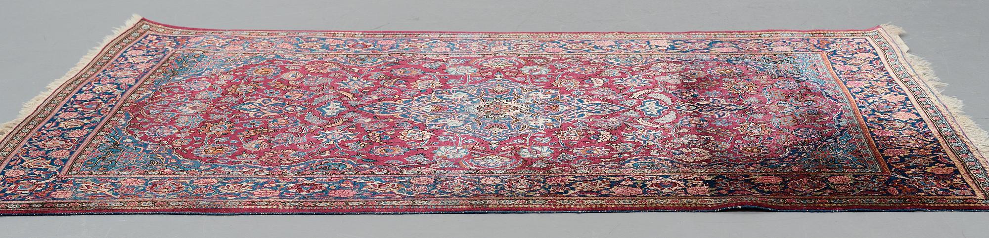 MATTA, semiantik silke Keshan, ca 185-198 x 125-132,5 cm.

cm.