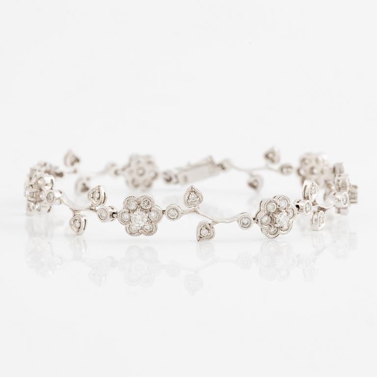 Bracelet 18K white gold with round brilliant-cut diamonds.