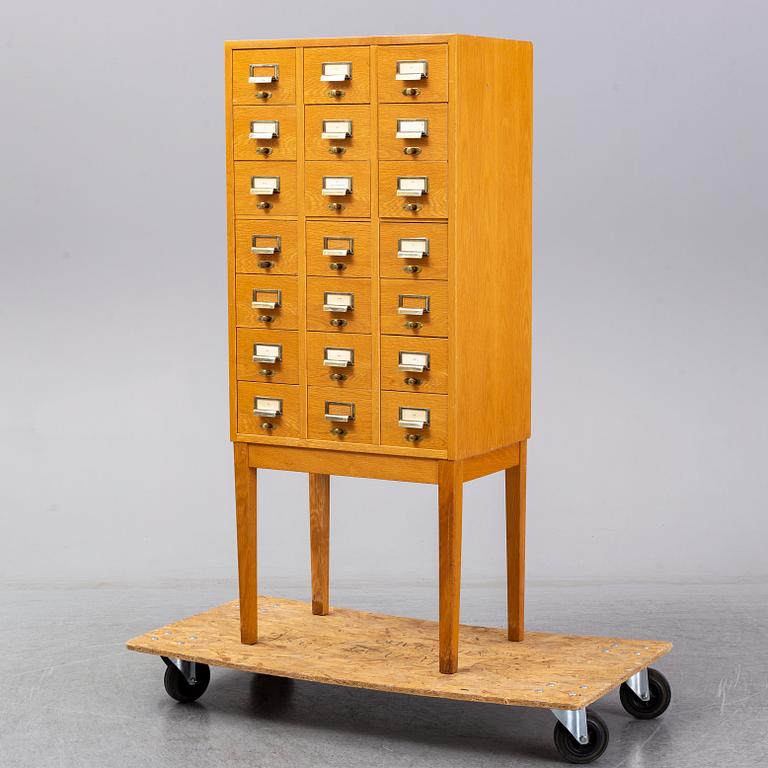 ARKIVSKÅP, ek, 1900-tal.