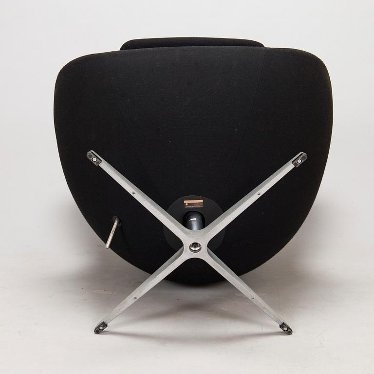 Arne Jacobsen, armchair and ottoman "The Egg chair" for Fritz Hansen 2012 and 2022.