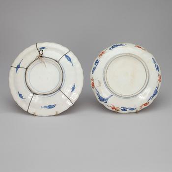 TALLRIKAR, 2 st, porslin, Imari, Japan 1800-tal.