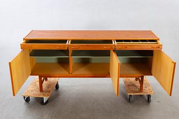 Sideboard, 1900-talets mitt.