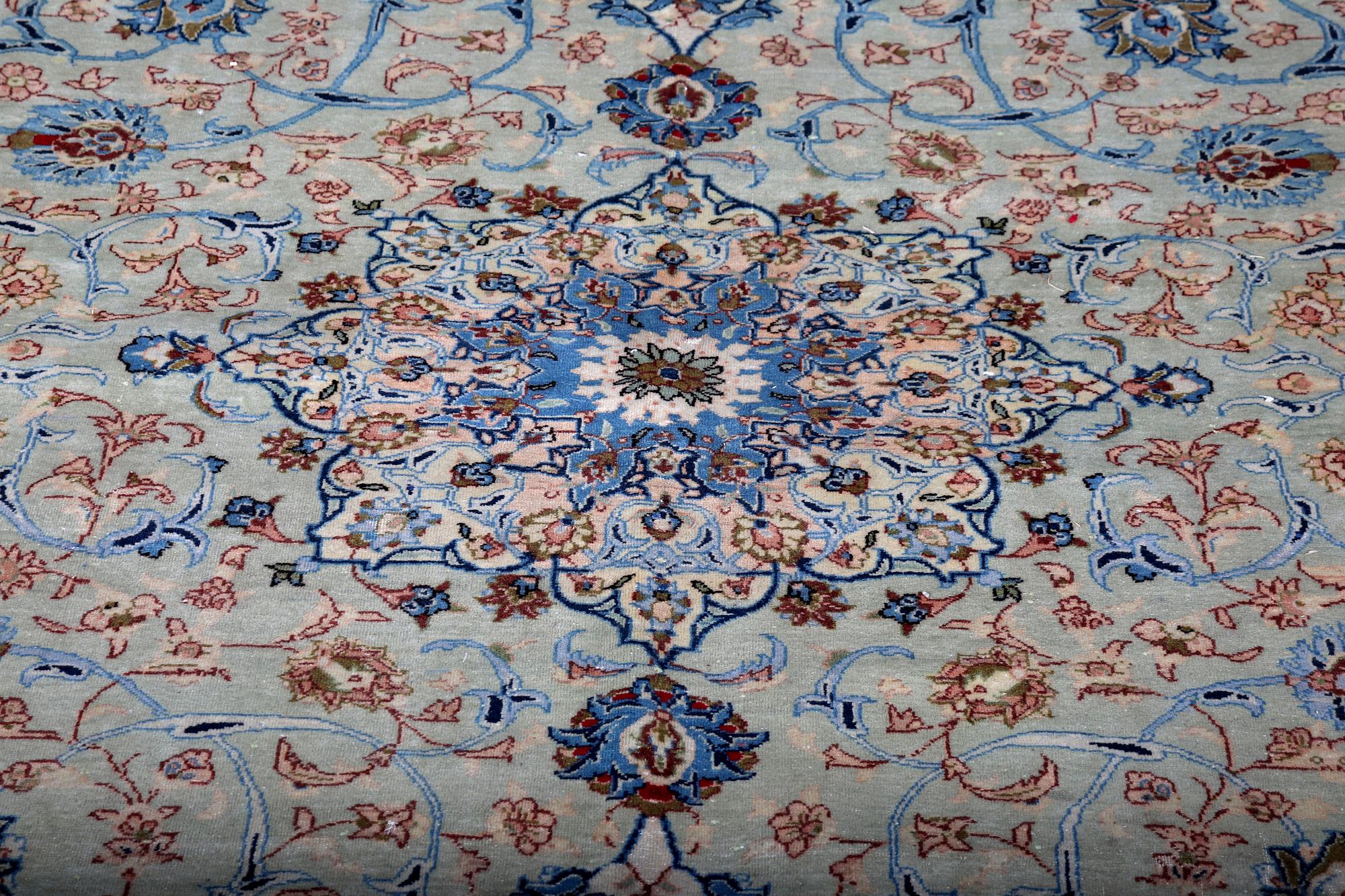 A CARPET, Kashan 450 x 315 cm.