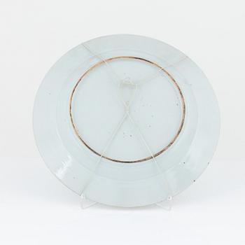 A famille rose serving dish, Qing dynasty, Qianlong (1736-95).