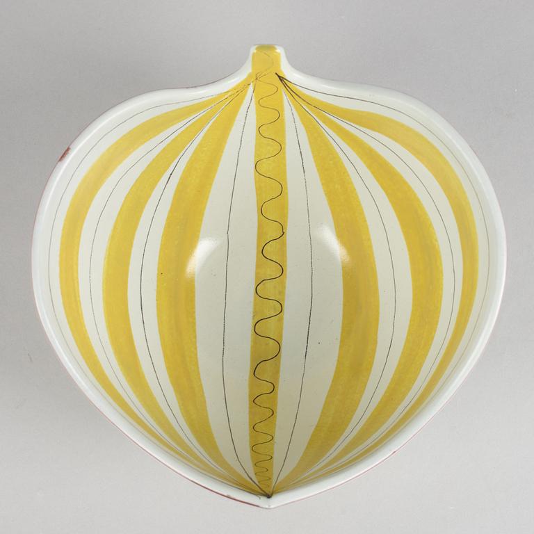 Stig Lindberg, a faience bowl, Gustavsbergs studio 1940-50s.