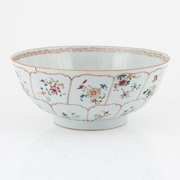 A famille rose punch bowl, Qing dynasty, Qianlong (1736-95).