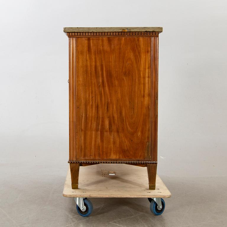 A late gustavian chest of drawers.