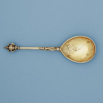 942. A Swedish late 16th/early 17th century silver-gilt spoon, possibly Halmstad.