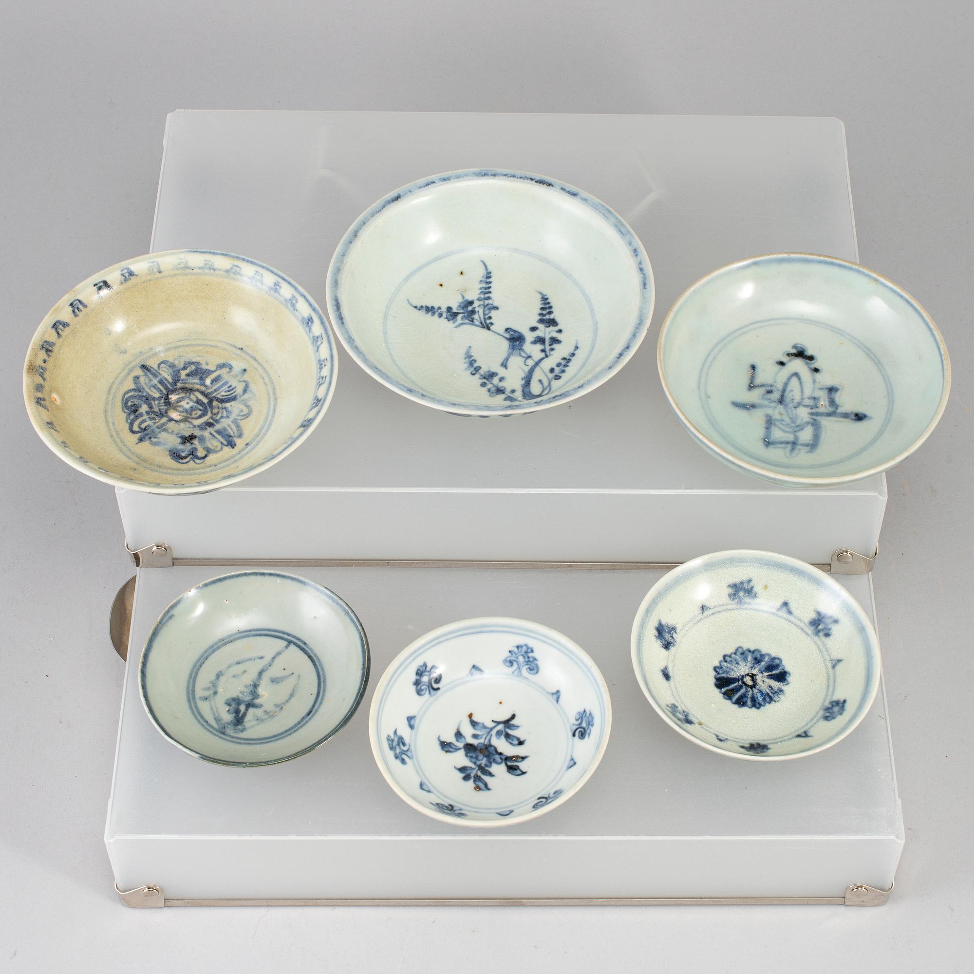 A group of six blue and white dishes, mostly Ming dynasty, as well as Qing dynasty, 19th century.