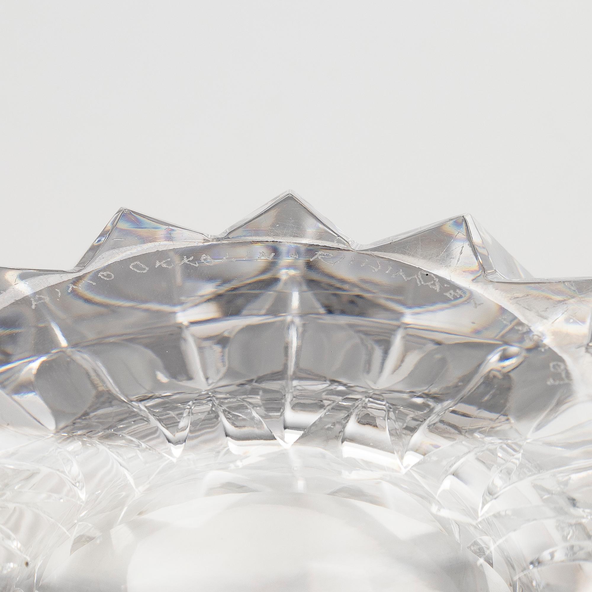 Aimo Okkolin, A 'Water lily' bowl, signed Aimo Okkolin Riihimäen Lasi Oy.