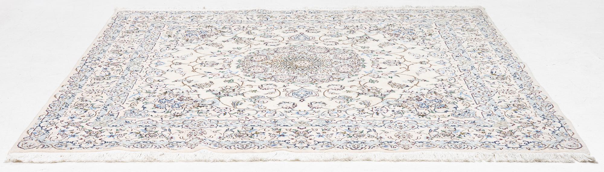 Matta, Nain part silk, s.k 9LAA, ca 200 x 200 cm.