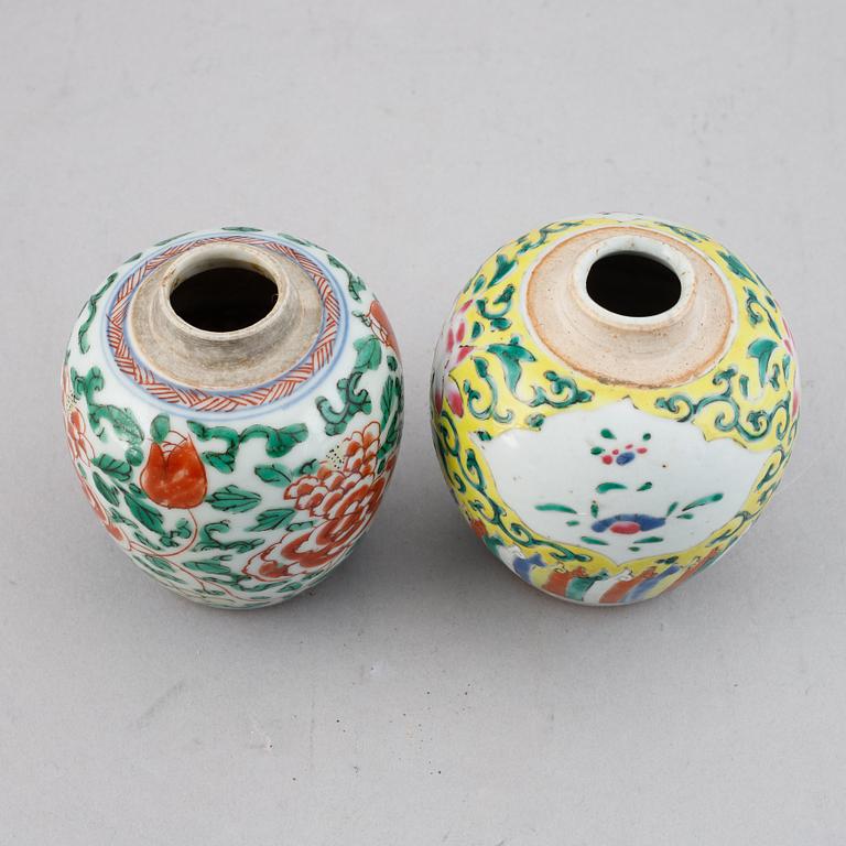 Two famille verte and famille rose tea caddies, Qing dynasty, 18th century.