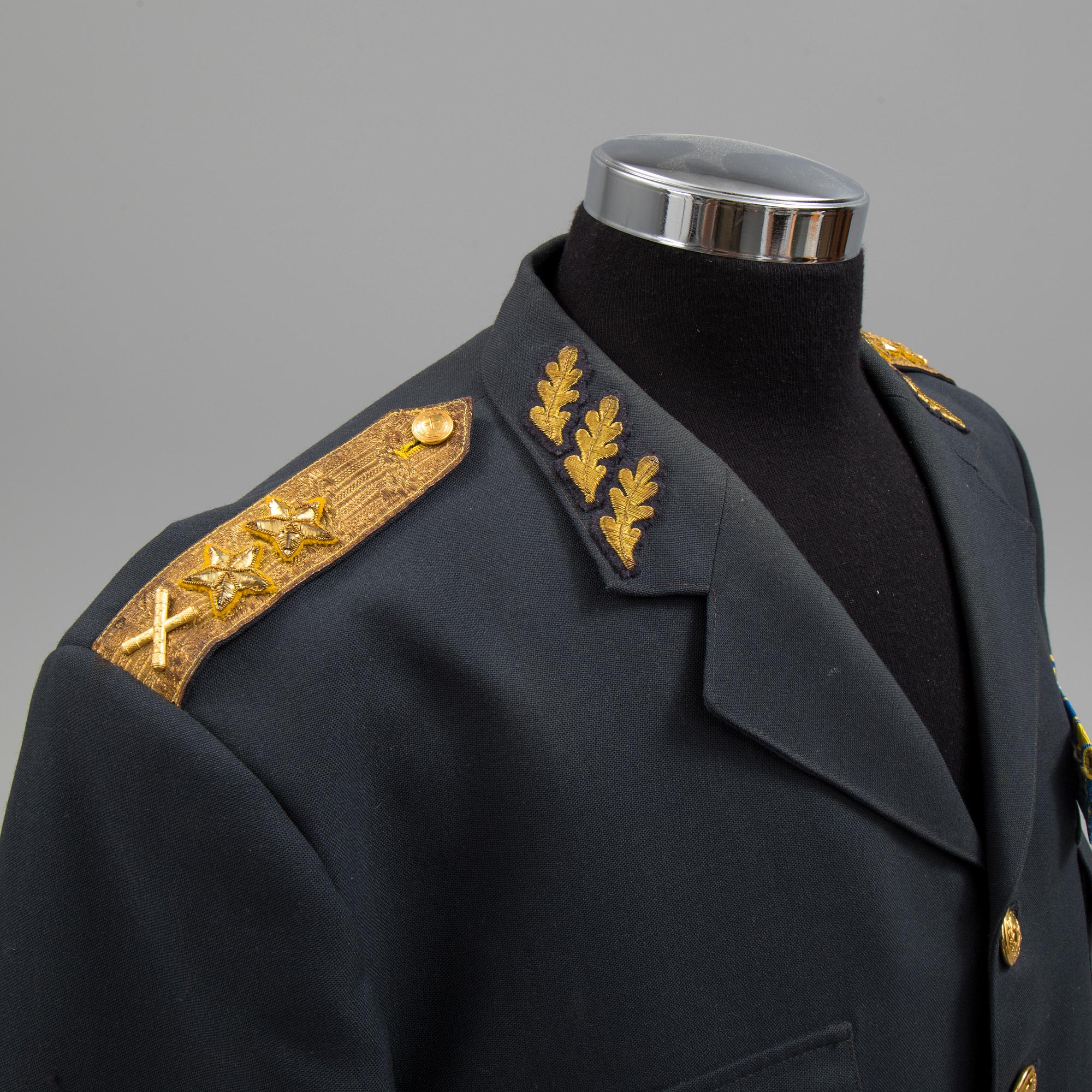 UNIFORMSPERSEDLAR för generalmajor i svenska armén, 1900-talets slut.