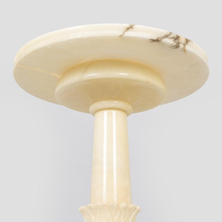 Sidobord, alabaster, 1900-tal.