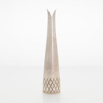 Anna-Greta Eker, maljakko, hopeaa, Auran Kultaseppä, Turku 1959.