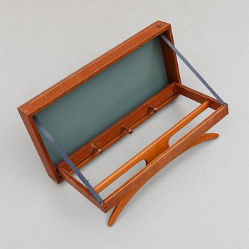 KLÄDHÄNGARE, 2 st,  Adam Hoff & Poul Östergaard, Virum Möbelsnedkeri, Danmark, 1900-talets mitt.