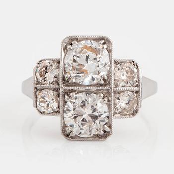 1151. Ring 18K vitguld med gammalslipade diamanter med total vikt ca 1.50 ct.