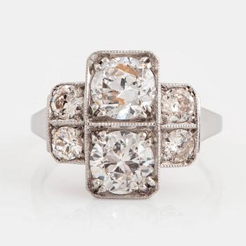 1151. An 18K white gold ring set with old-cut diamonds with a total weight of ca 1.50 cts.