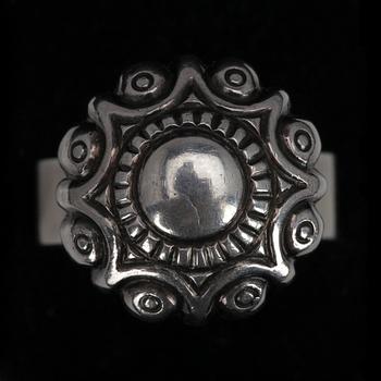 RING, silver, stämplad: Kalevala Koru och Kaunis Koru, Helsingfors, 1968. Vikt 8 g.