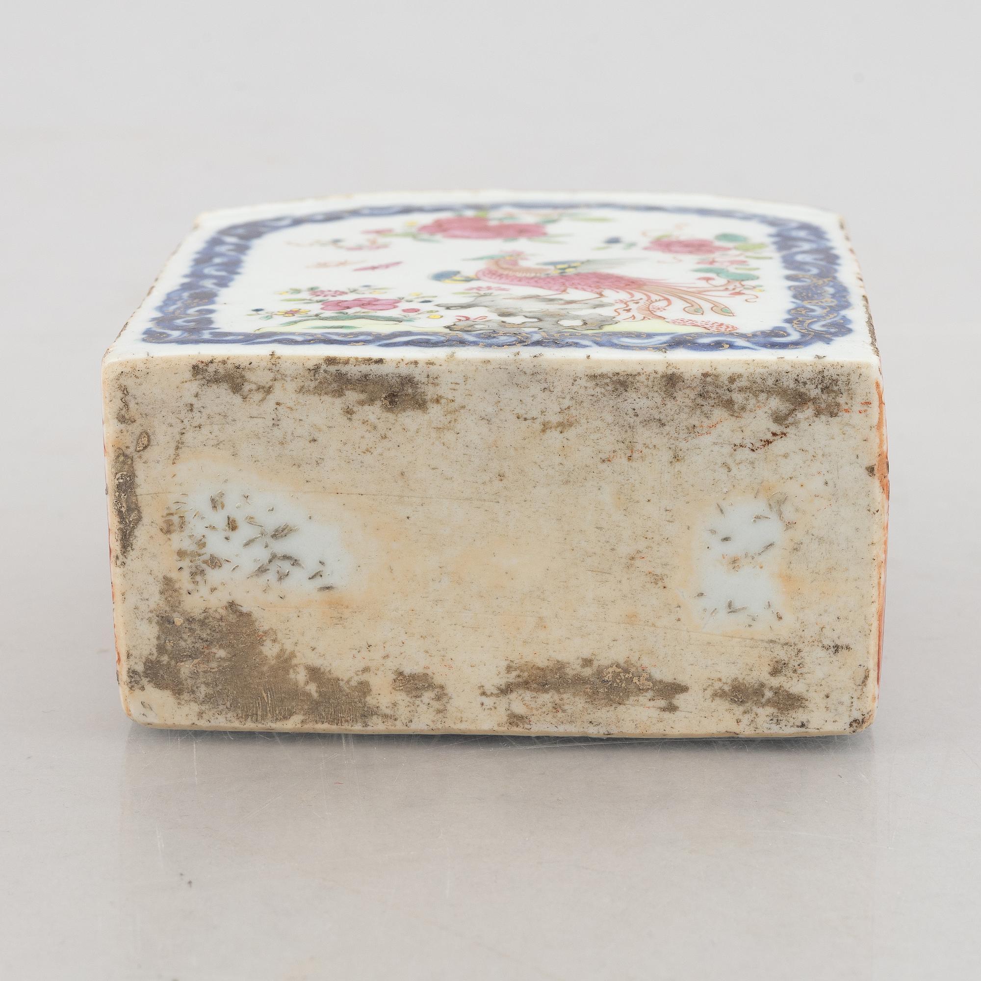 A Famille Rose porcelain tea caddie, China, Qianlong (1736-95).