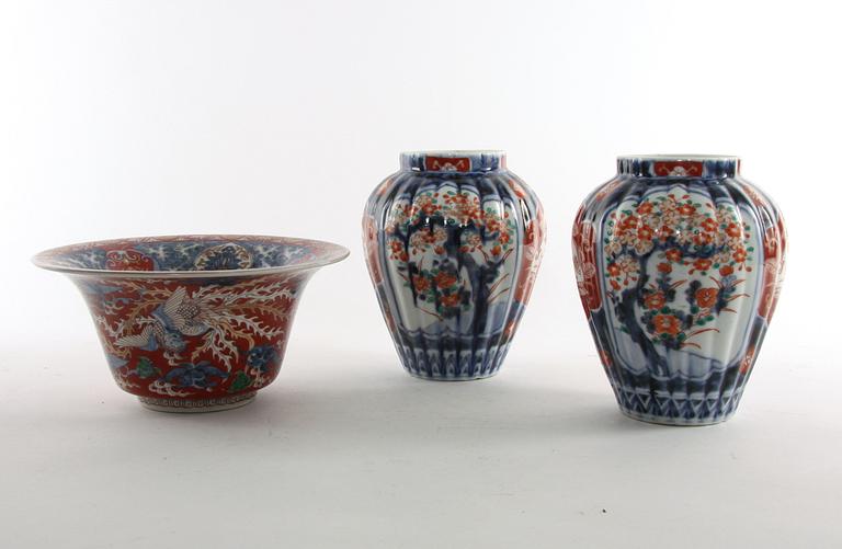 VASER och SKÅL, 2+1, porslin, Imari omkring 1900.