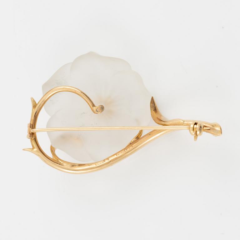Brooch and earrings, floral, 18K gold with carved rock crystal and rose-cut diamonds.
