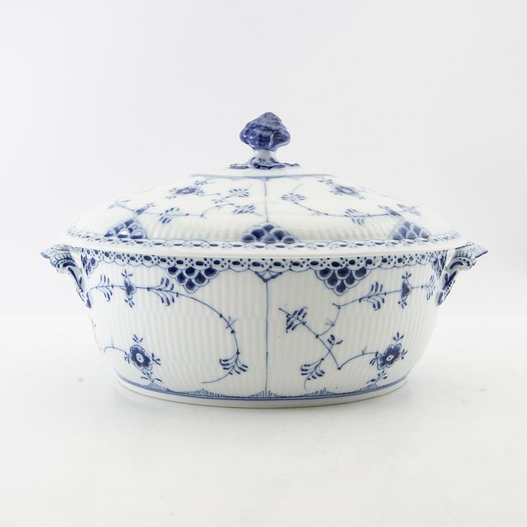 Royal Copenhagen, servis, 92 delar, "Musselmalet halvblonde" , Royal Copenhagen, Danmark.