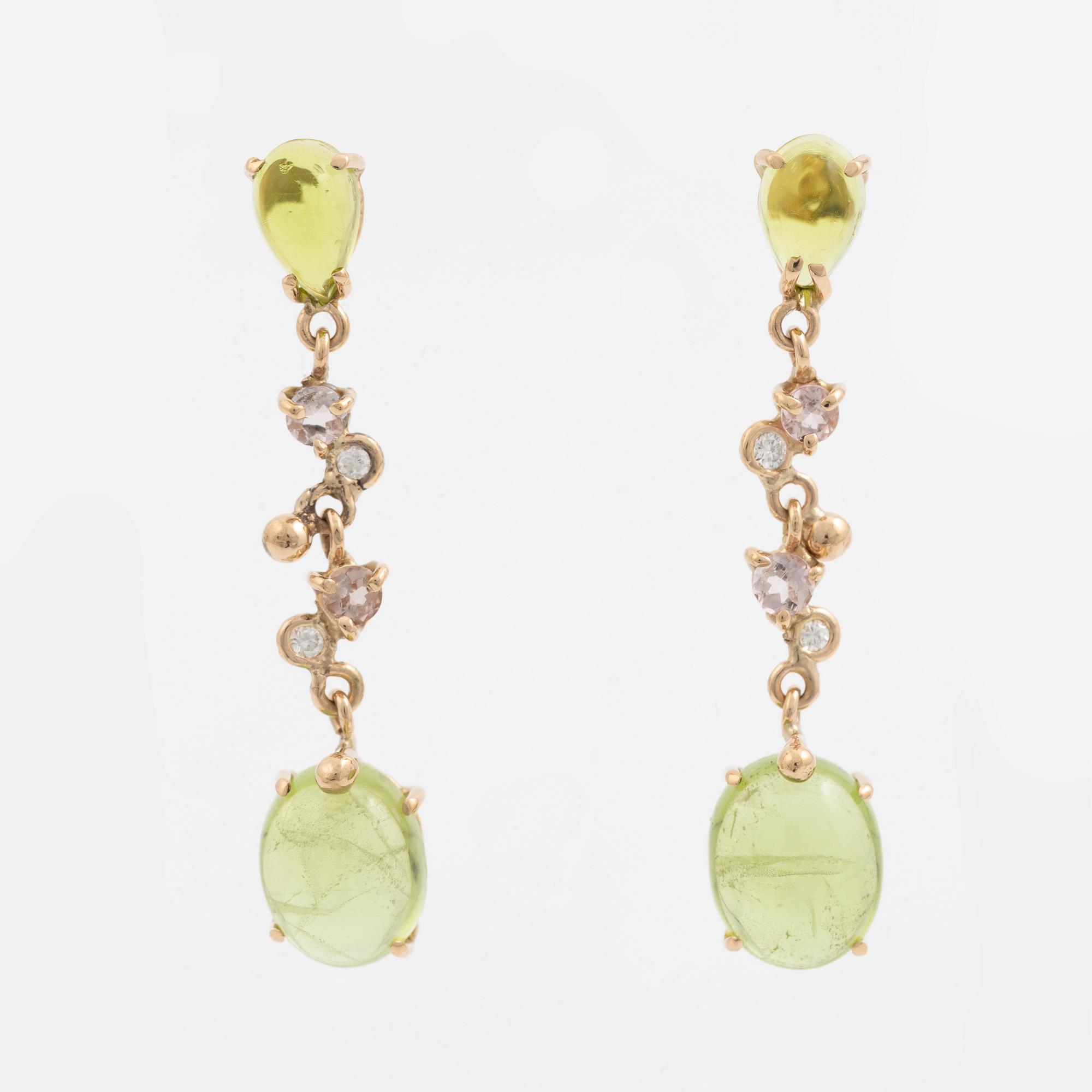 Earrings, Mandelstam, 18K gold set with cabochon-cut peridots, tourmalines, and brilliant-cut diamonds.