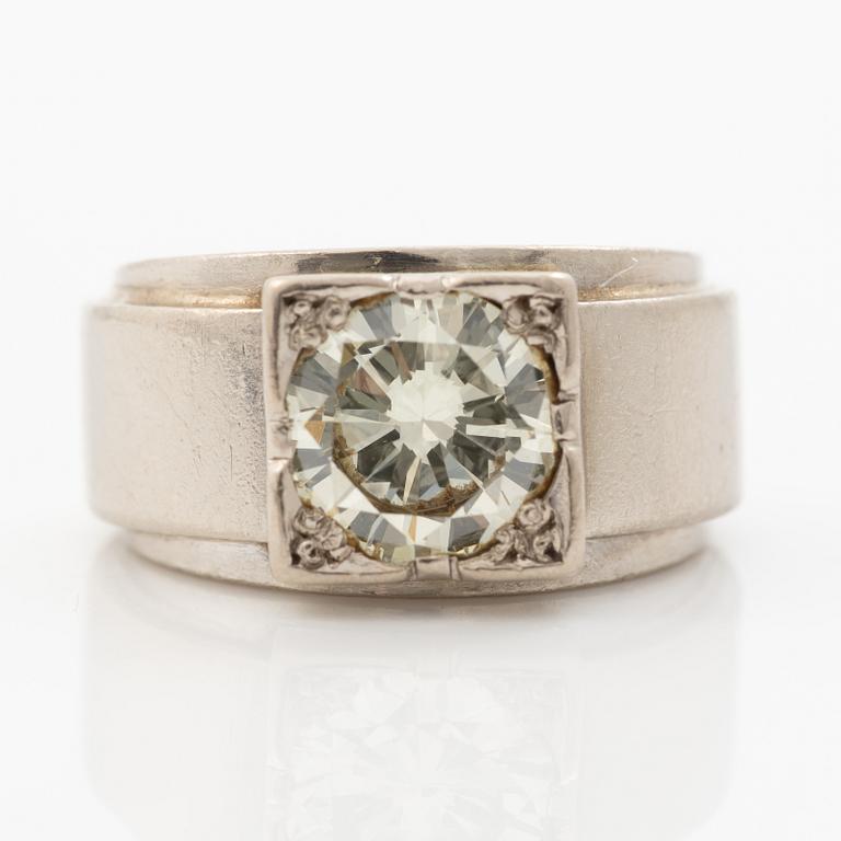 Ring, 18K white gold with a brilliant-cut diamond weighing 1.52 ct.