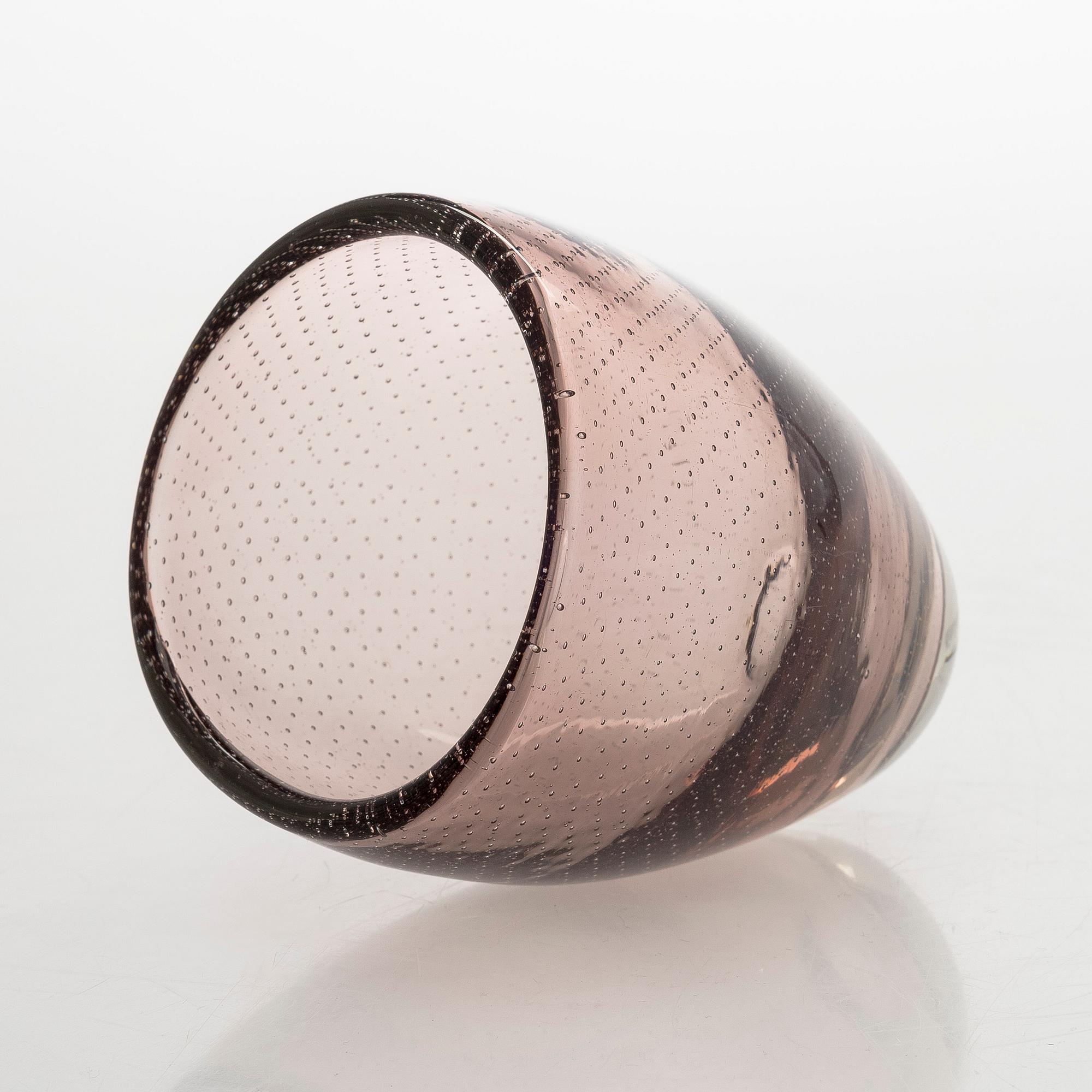 Gunnel Nyman, vas, modell "GN 16", signerad G. Nyman Nuutajärvi Notsjö 1947.