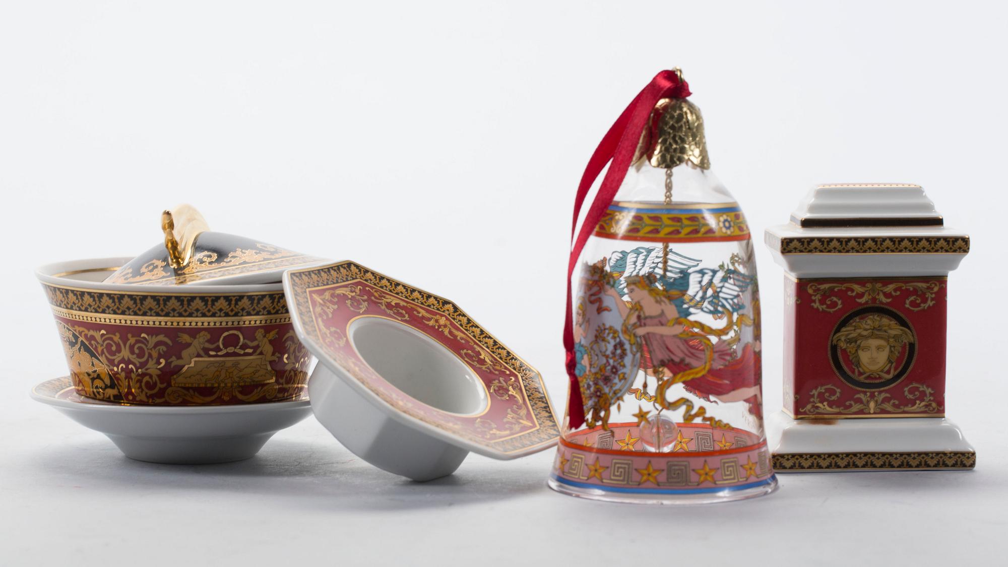 SERVISDELAR, 4 dlr samt julklocka, "Medusa", Versace, Rosenthal 1900-talets andra hälft.
